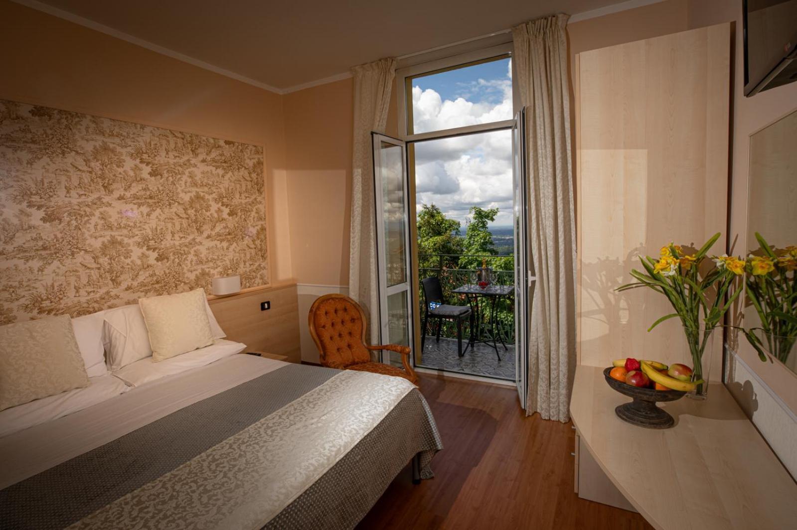 Hotel Vista Lago Brunate Exterior foto