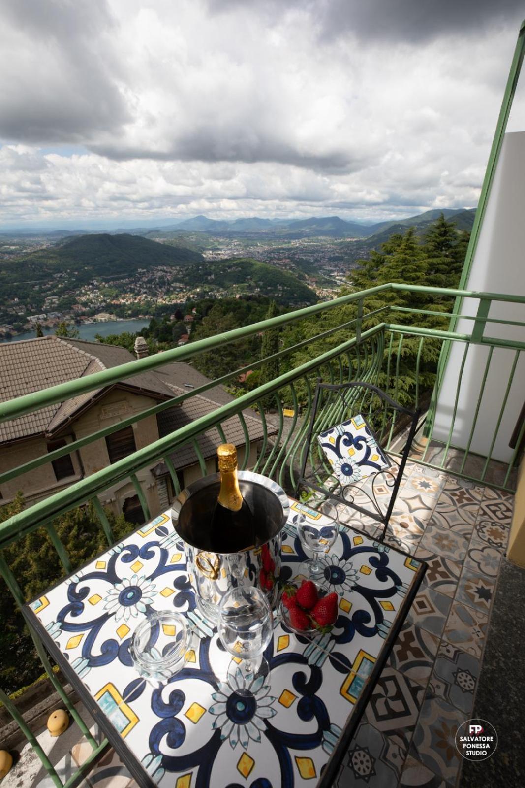 Hotel Vista Lago Brunate Exterior foto