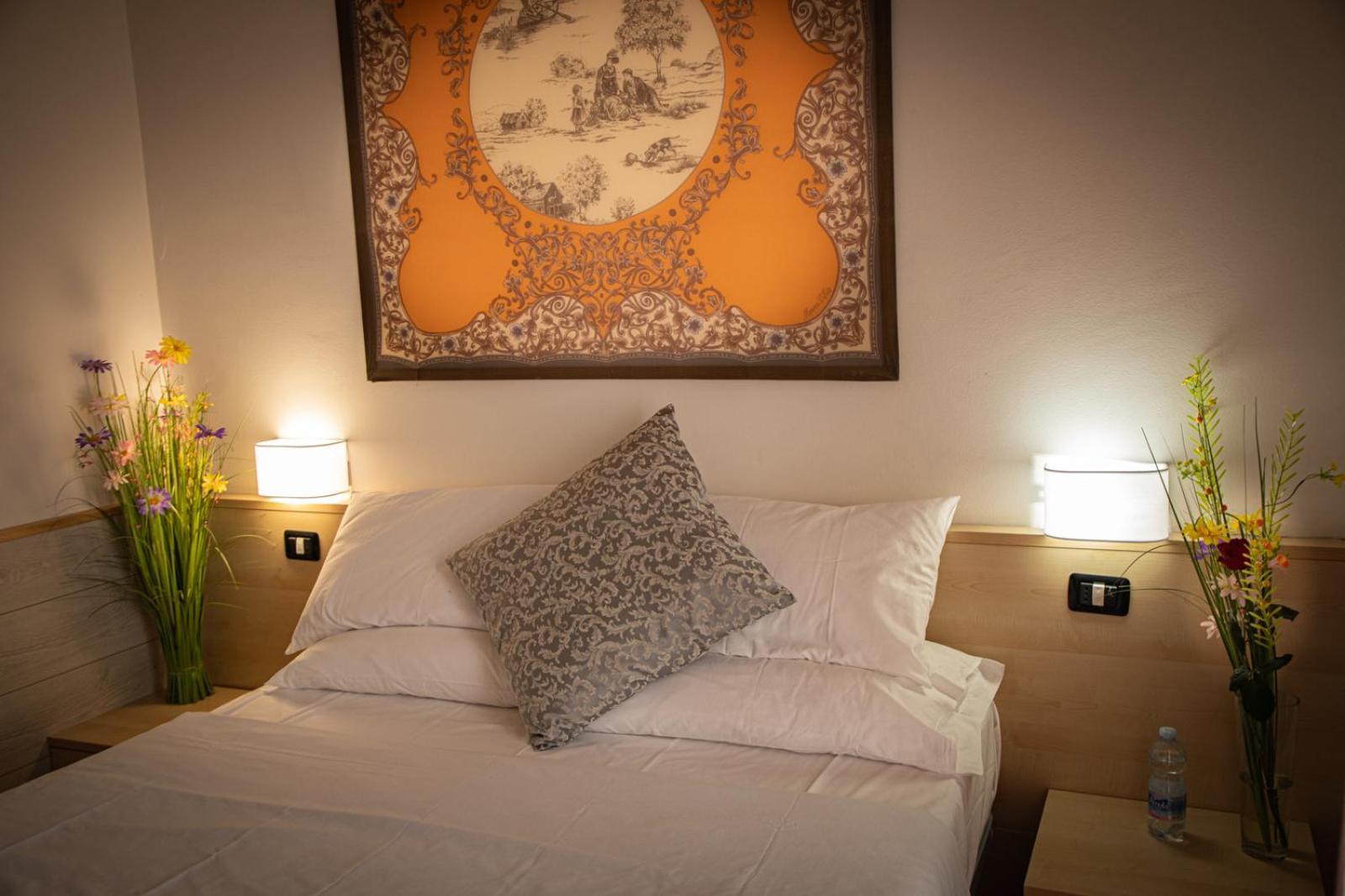 Hotel Vista Lago Brunate Exterior foto