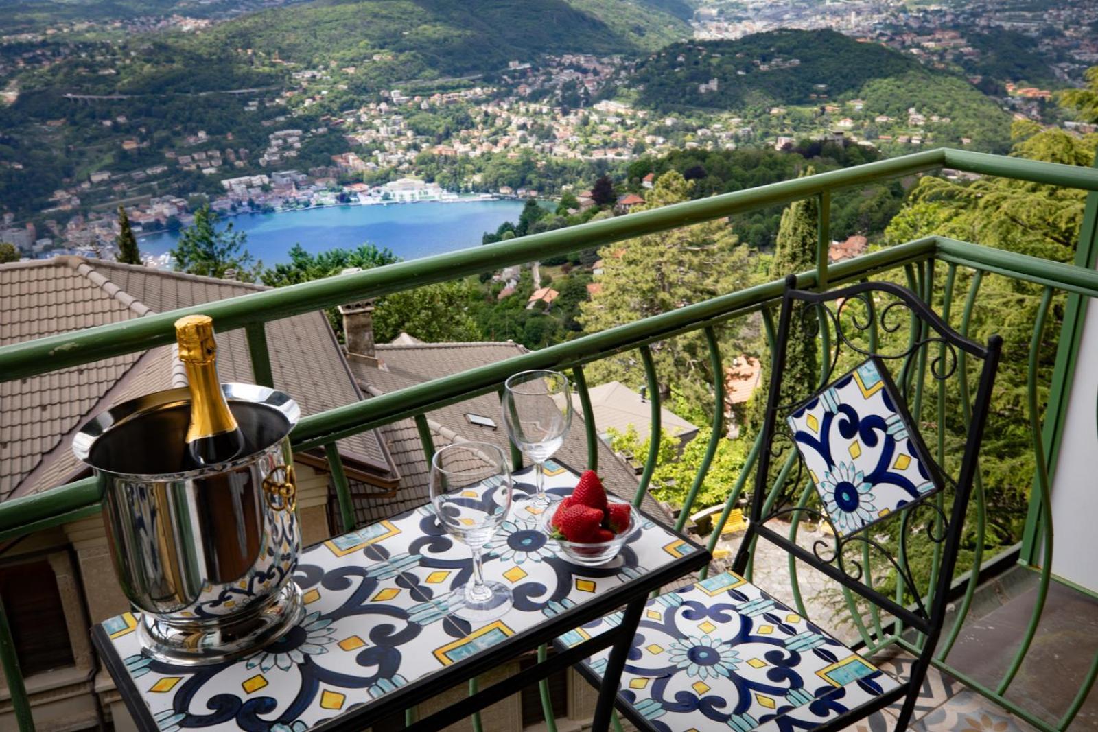 Hotel Vista Lago Brunate Exterior foto