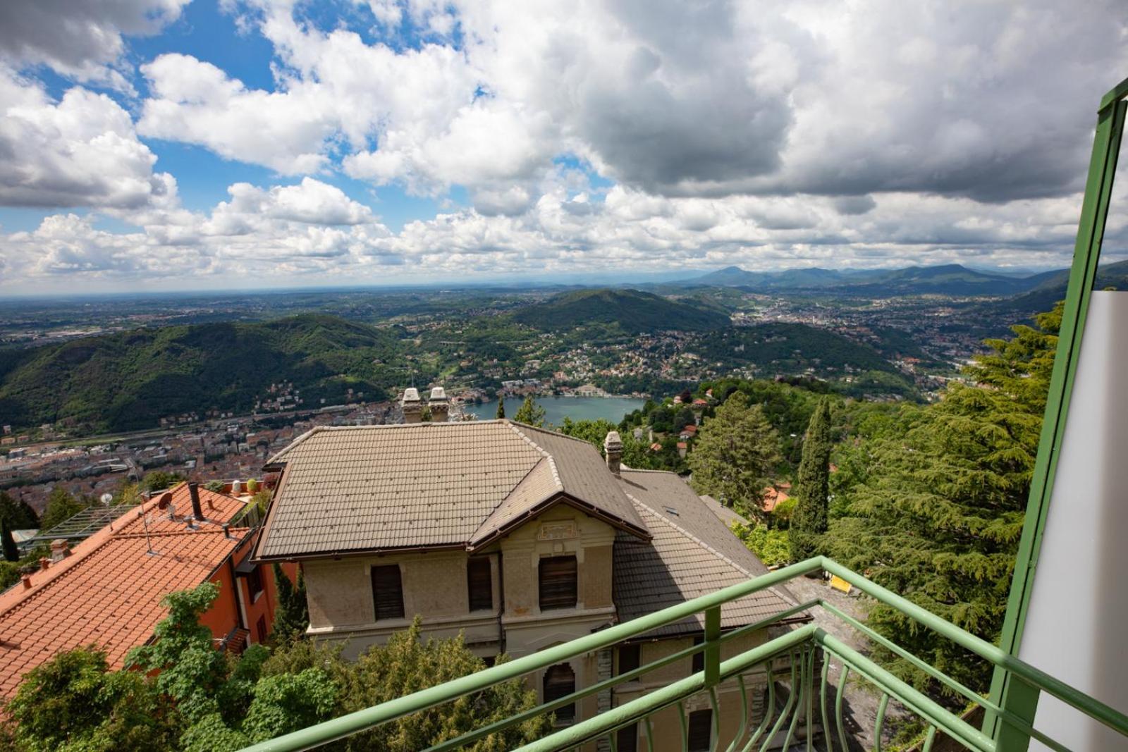 Hotel Vista Lago Brunate Exterior foto